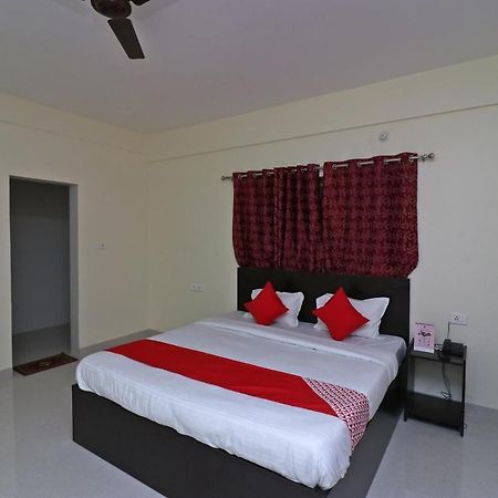 Oyo Hotel Ayush Palace Cuttack Esterno foto