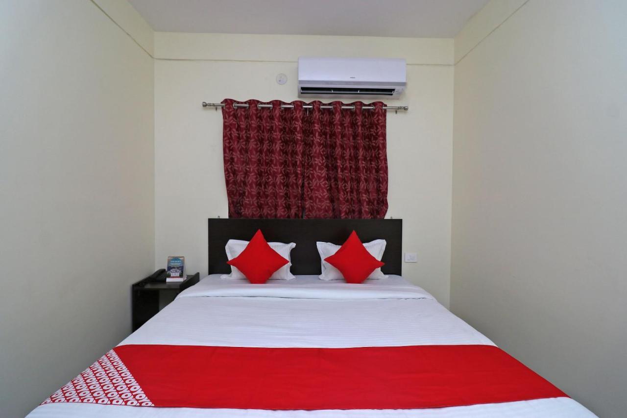 Oyo Hotel Ayush Palace Cuttack Esterno foto