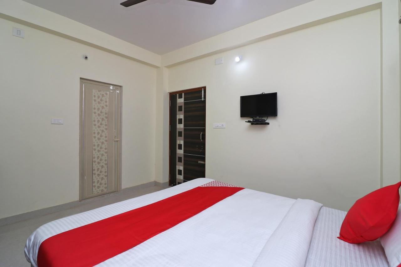 Oyo Hotel Ayush Palace Cuttack Esterno foto