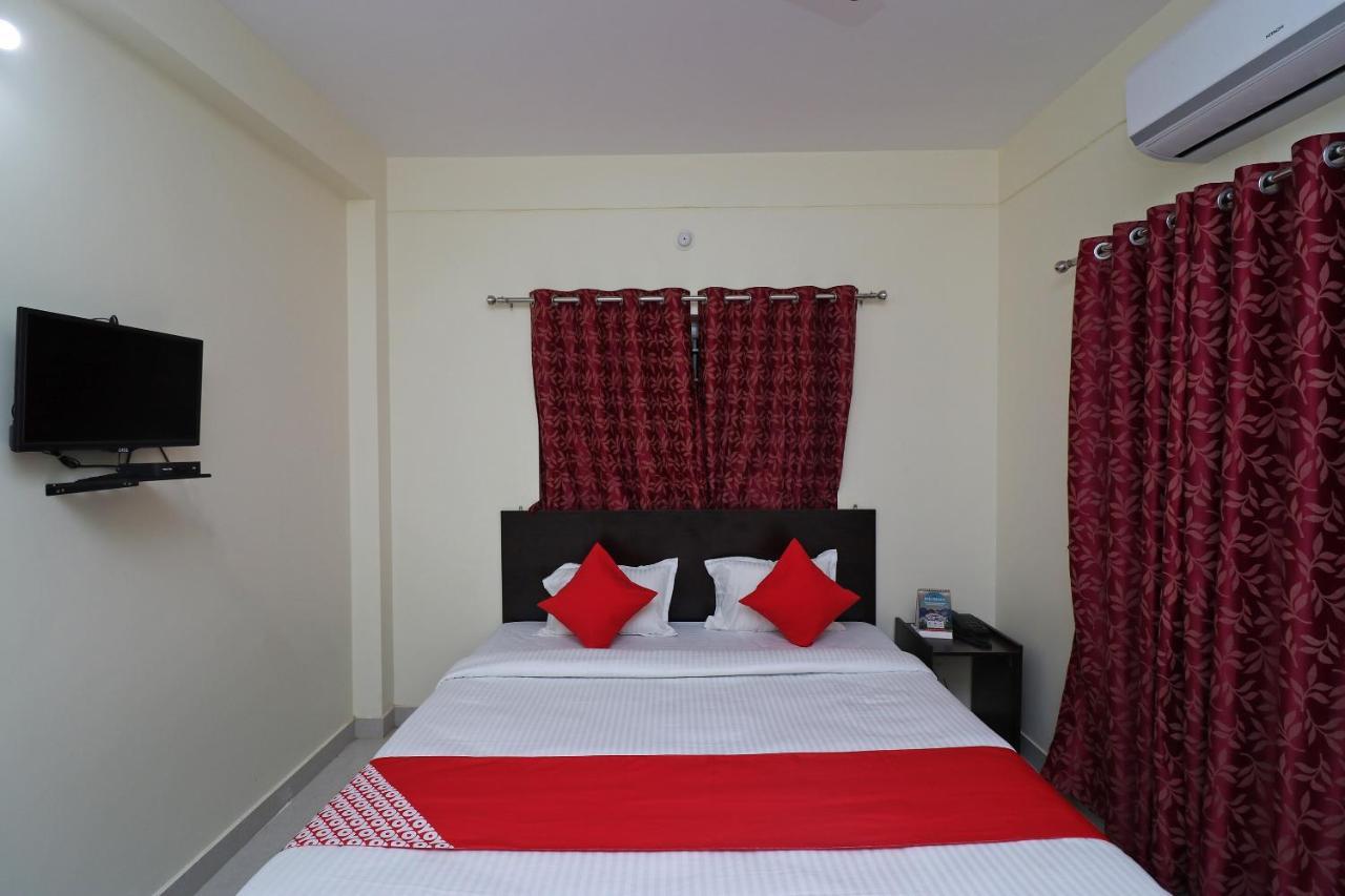 Oyo Hotel Ayush Palace Cuttack Esterno foto