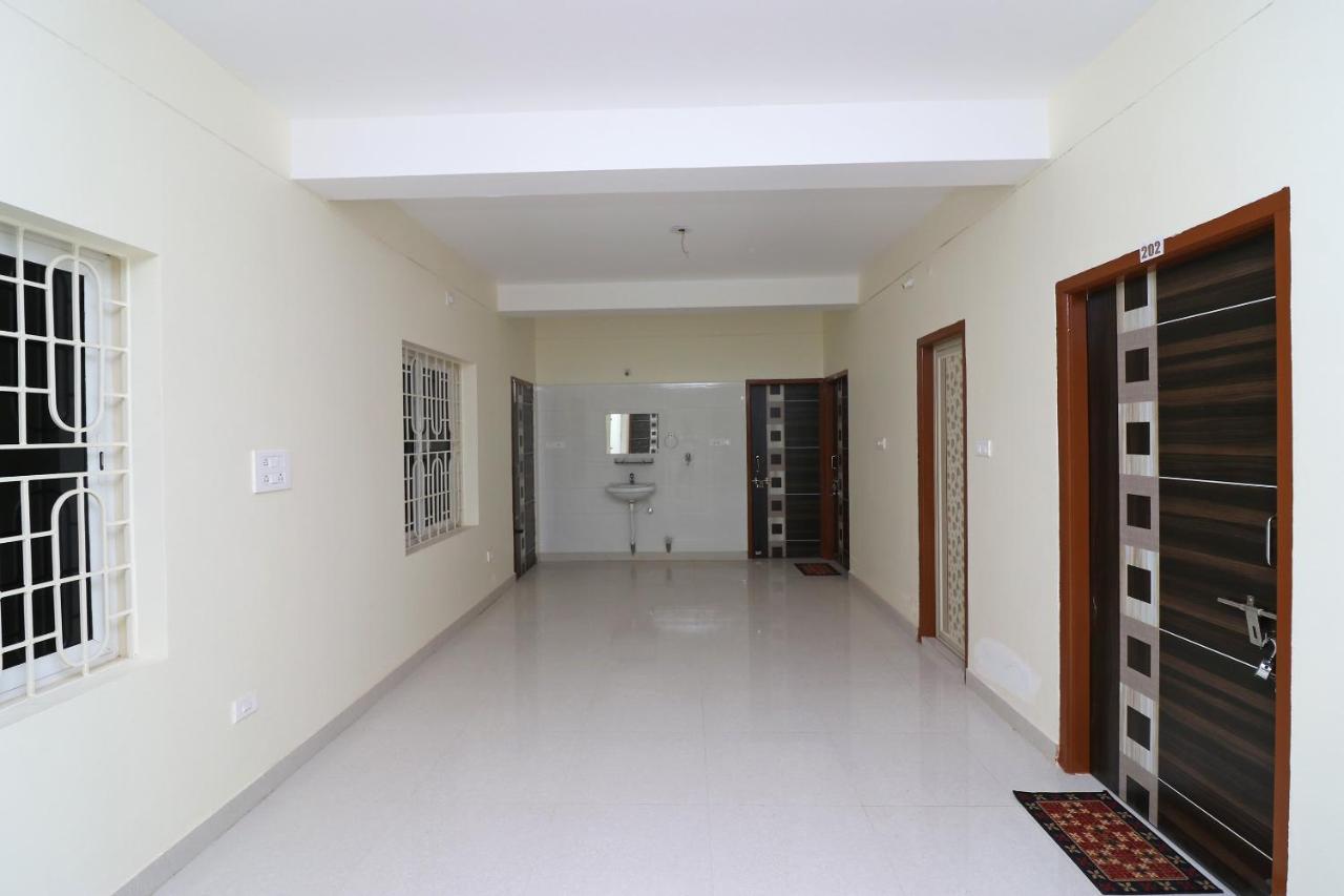 Oyo Hotel Ayush Palace Cuttack Esterno foto