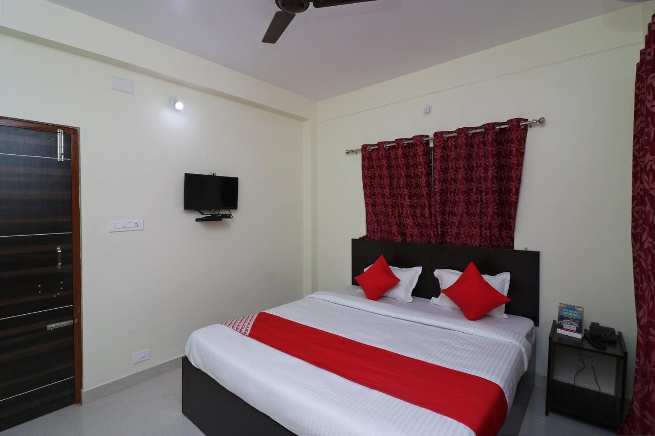 Oyo Hotel Ayush Palace Cuttack Esterno foto