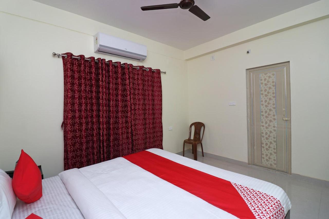 Oyo Hotel Ayush Palace Cuttack Esterno foto