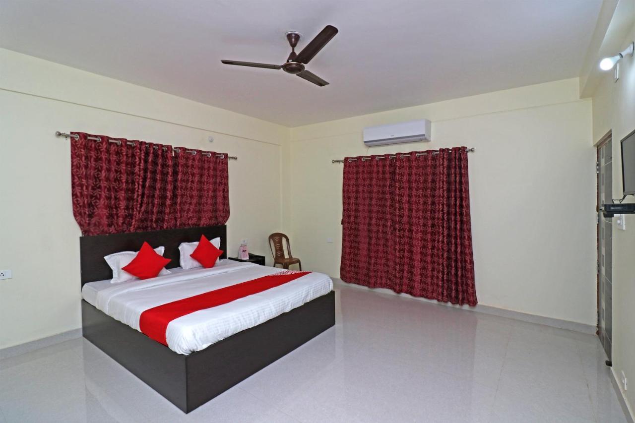 Oyo Hotel Ayush Palace Cuttack Esterno foto