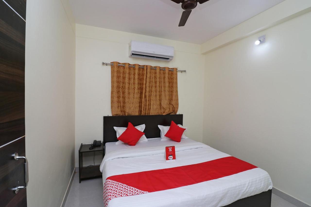 Oyo Hotel Ayush Palace Cuttack Esterno foto
