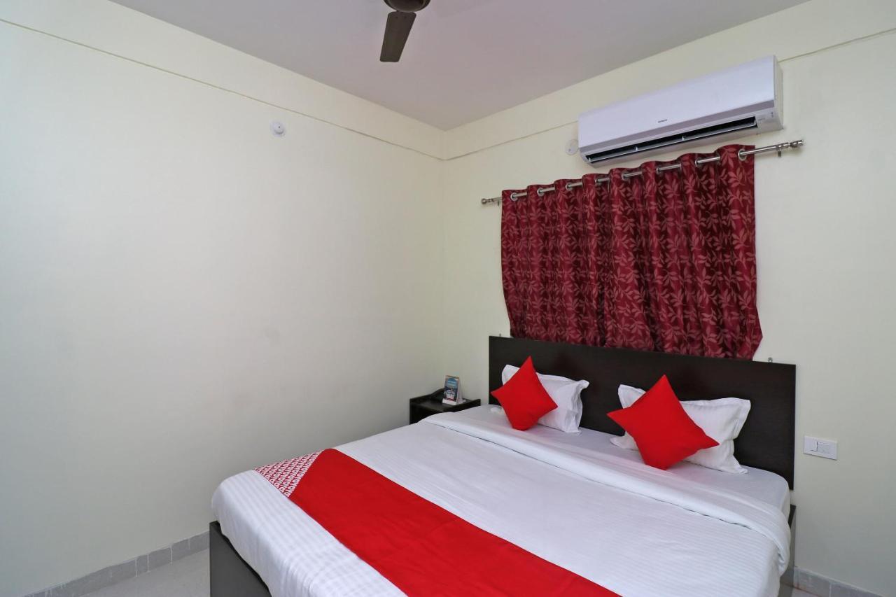 Oyo Hotel Ayush Palace Cuttack Esterno foto