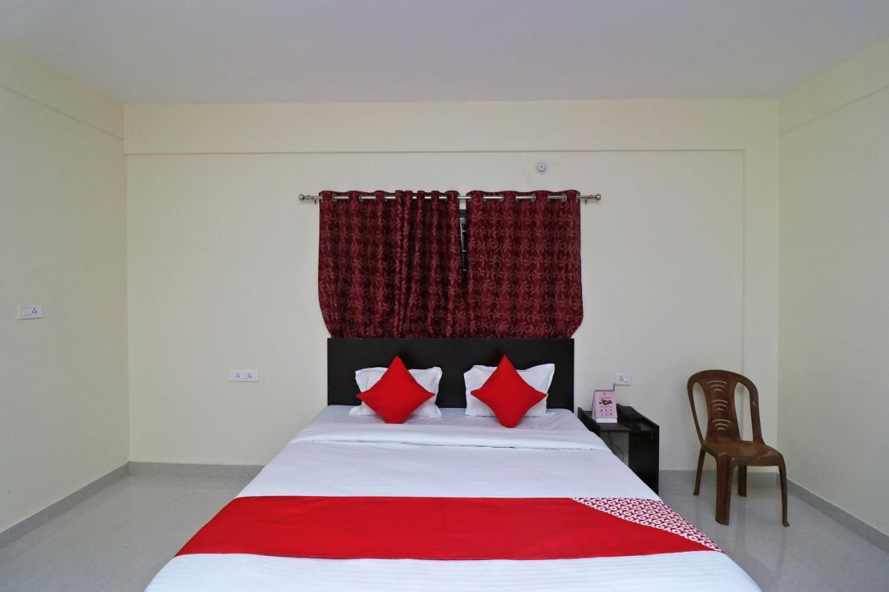 Oyo Hotel Ayush Palace Cuttack Esterno foto