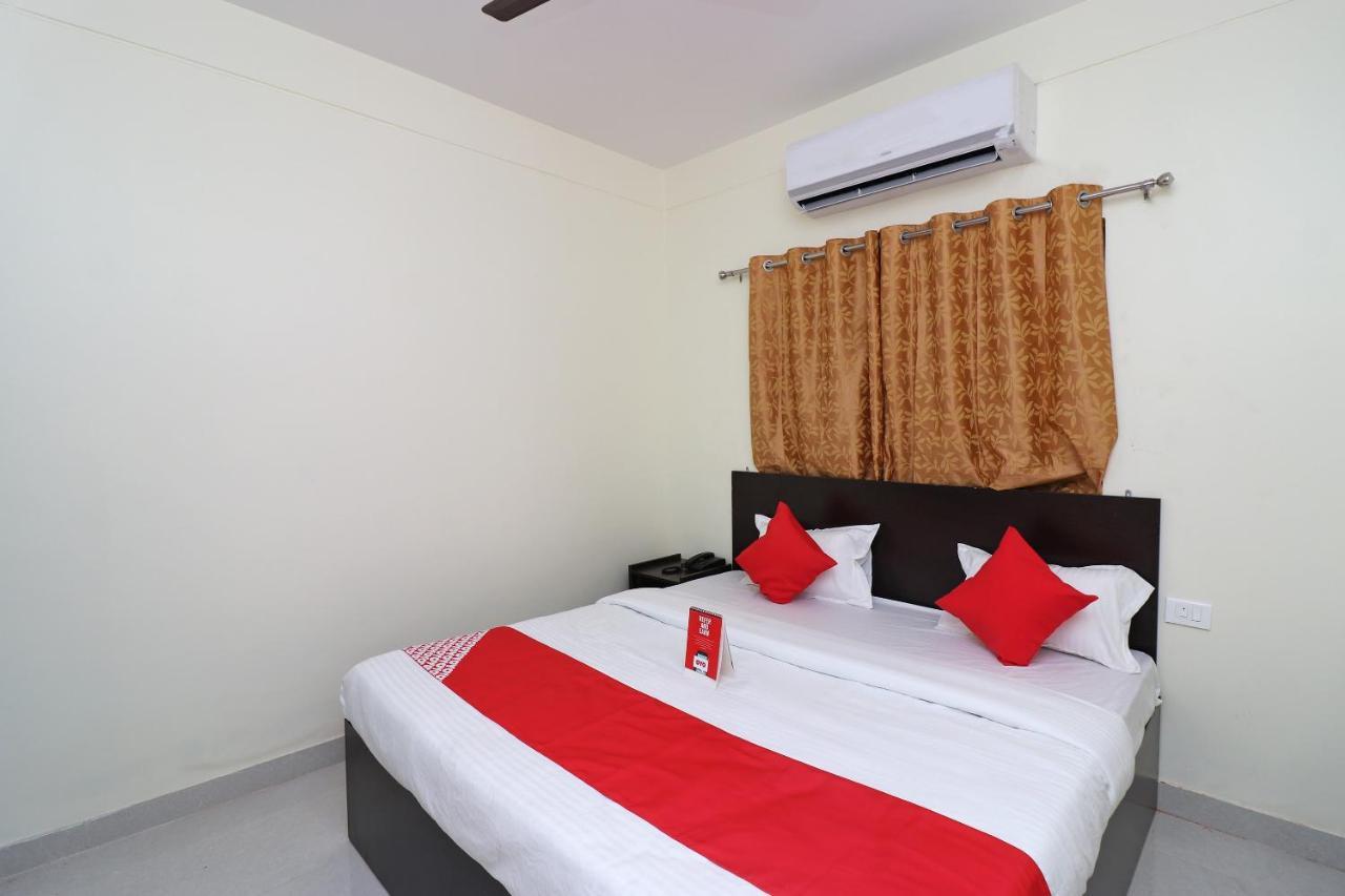 Oyo Hotel Ayush Palace Cuttack Esterno foto