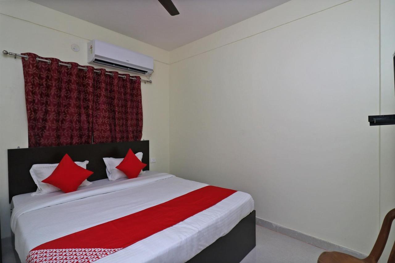 Oyo Hotel Ayush Palace Cuttack Esterno foto