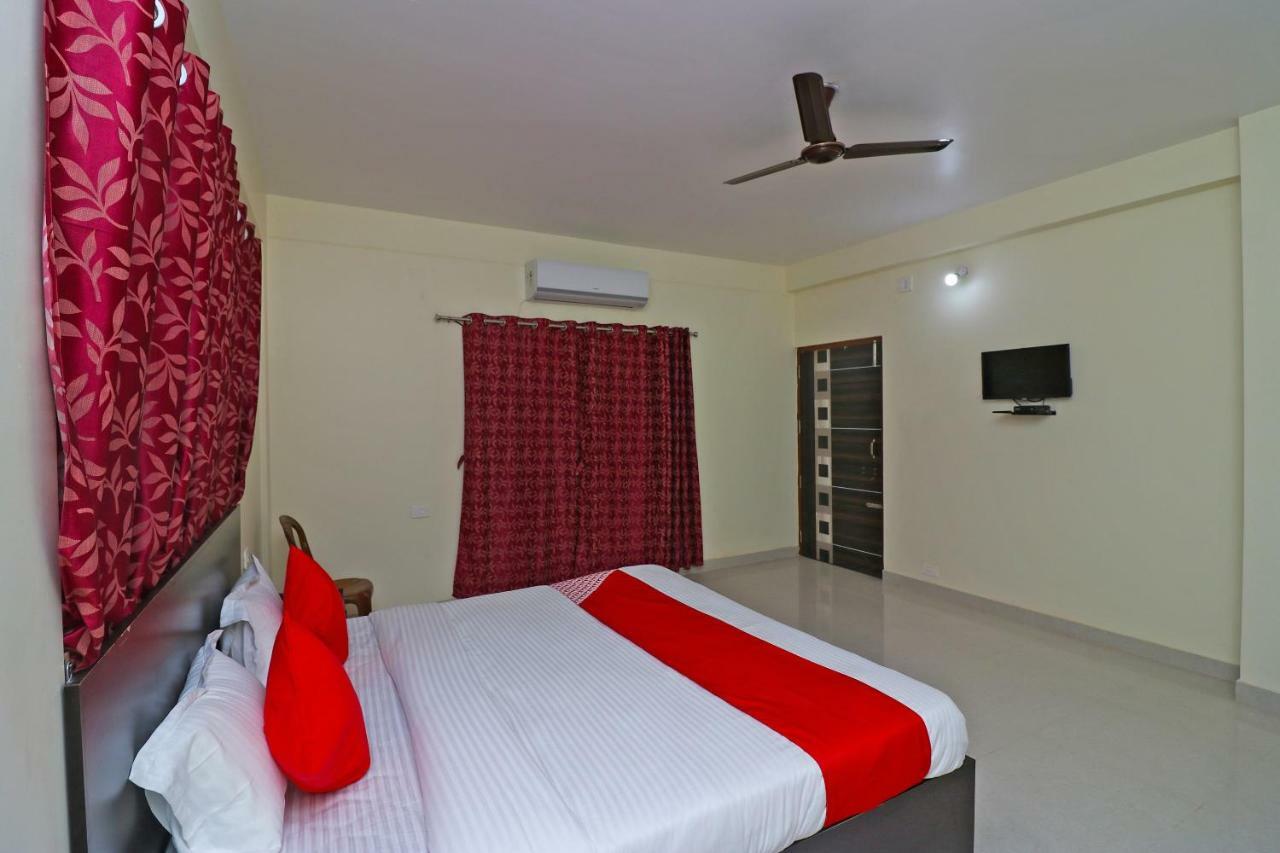 Oyo Hotel Ayush Palace Cuttack Esterno foto