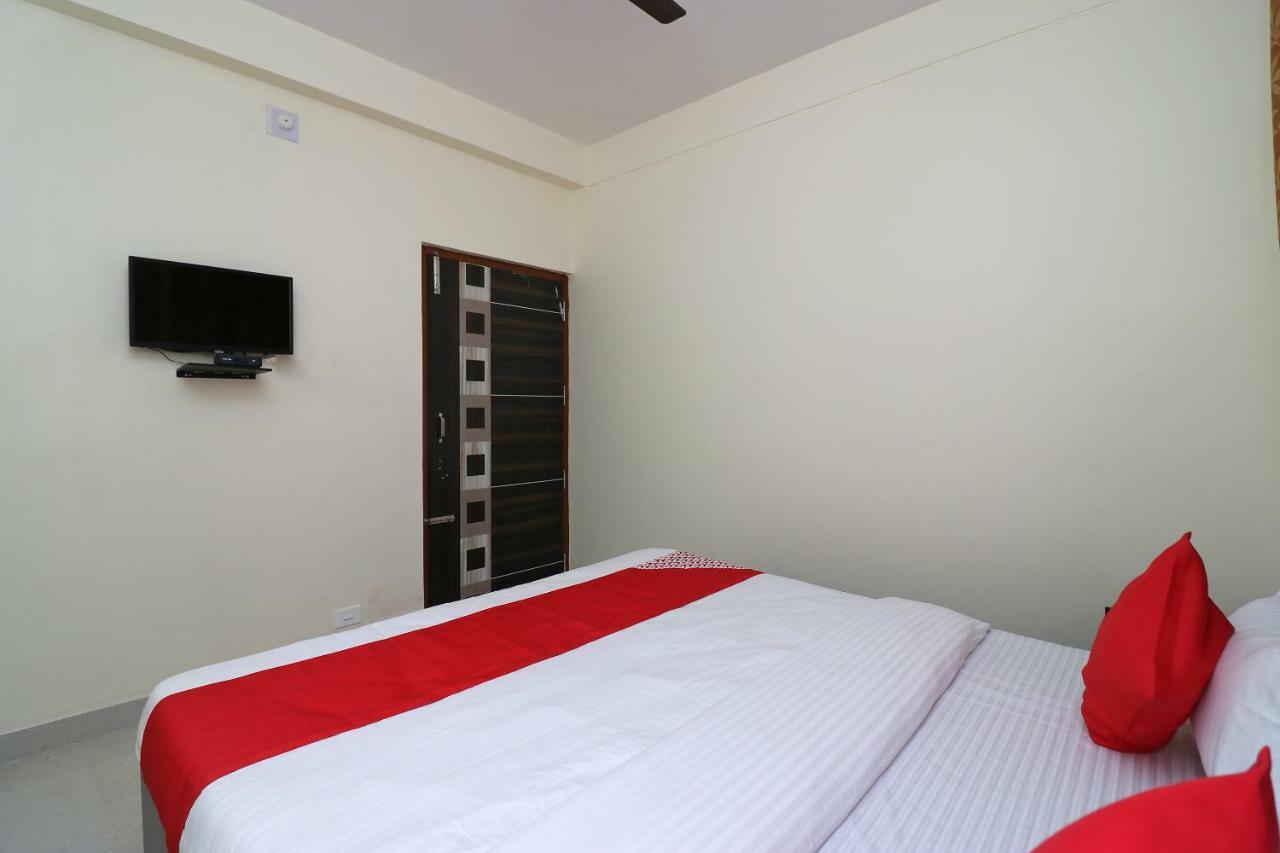 Oyo Hotel Ayush Palace Cuttack Esterno foto